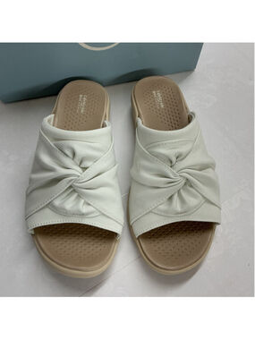 Life Strides Wide Sandals Size 7.5 In New Condition